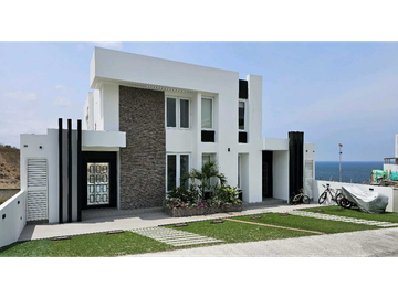 Venta de casa en Ciudad del Mar, amplia, acogedora y con piscina