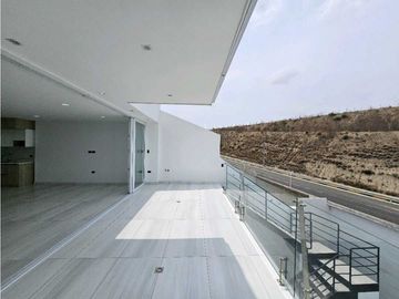 Venta de casa en Ciudad del Mar, amplia, acogedora y con piscina