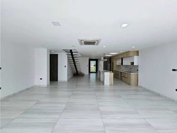 Venta de casa en Ciudad del Mar, amplia, acogedora y con piscina