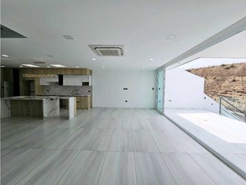 Venta de casa en Ciudad del Mar, amplia, acogedora y con piscina