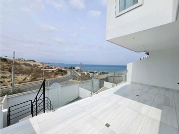 Venta de casa en Ciudad del Mar, amplia, acogedora y con piscina