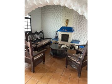 Finca de 1.500m2 con piscina en venta / permuta La Buitrera Palmira