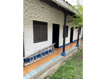Finca de 1.500m2 con piscina en venta / permuta La Buitrera Palmira