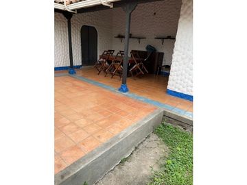 Finca de 1.500m2 con piscina en venta / permuta La Buitrera Palmira