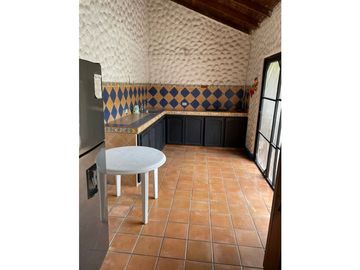 Finca de 1.500m2 con piscina en venta / permuta La Buitrera Palmira