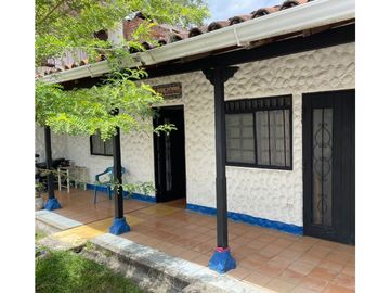 Finca de 1.500m2 con piscina en venta / permuta La Buitrera Palmira