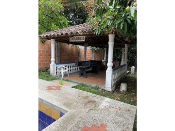 Finca de 1.500m2 con piscina en venta / permuta La Buitrera Palmira
