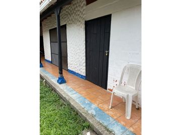 Finca de 1.500m2 con piscina en venta / permuta La Buitrera Palmira