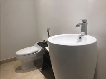 SE VENDE LUJOSO APARTAMENTO EN EL SECTOR GOLF