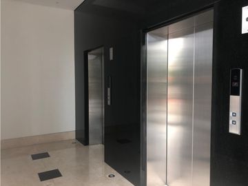 SE VENDE LUJOSO APARTAMENTO EN EL SECTOR GOLF