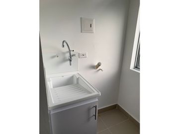 SE VENDE HERMOSO APARTAMENTO EN PISO 7 (URAPANES, VILLAMARA)