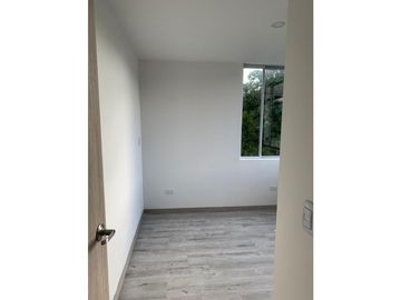 SE VENDE HERMOSO APARTAMENTO EN PISO 7 (URAPANES, VILLAMARA)