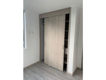 SE VENDE HERMOSO APARTAMENTO EN PISO 7 (URAPANES, VILLAMARA)
