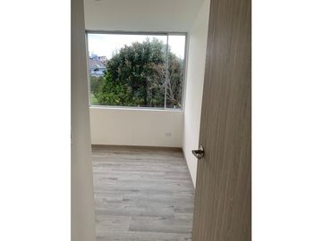 SE VENDE HERMOSO APARTAMENTO EN PISO 7 (URAPANES, VILLAMARA)
