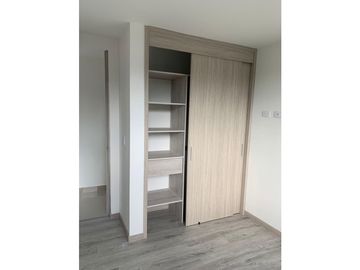 SE VENDE HERMOSO APARTAMENTO EN PISO 7 (URAPANES, VILLAMARA)