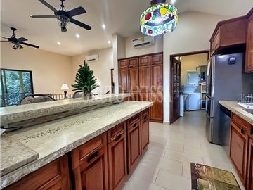 Oportunidad! Se Vende Hermosa Casa en Altos del Maria