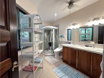 Oportunidad! Se Vende Hermosa Casa en Altos del Maria