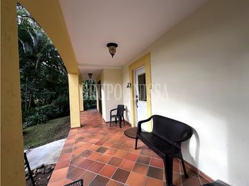 Oportunidad! Se Vende Hermosa Casa en Altos del Maria