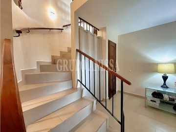 Oportunidad! Se Vende Hermosa Casa en Altos del Maria