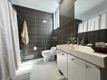 Venta de Apartamento de 3rec y 2b en Ph Miró, El Cangrejo.