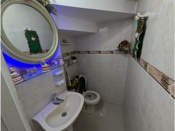SE VENDE CASA EN LA CASTELLANA AMPLIADA