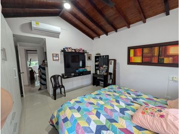 SE VENDE CASA EN LA CASTELLANA AMPLIADA