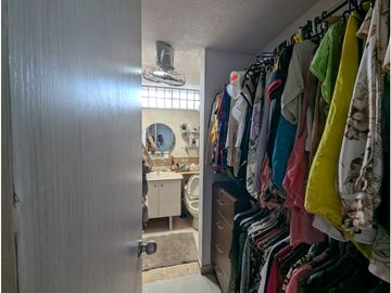 SE VENDE CASA EN LA CASTELLANA AMPLIADA