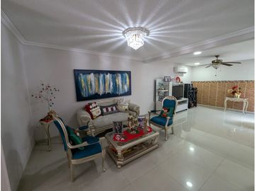 SE VENDE CASA EN LA CASTELLANA AMPLIADA