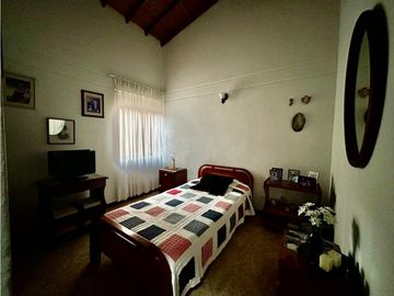 Casa en venta en Envigado sector Loma de Los Mesa