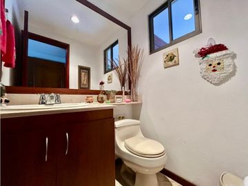 Casa en venta en Envigado sector Loma de Los Mesa