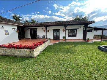 vendo casa finca Rionegro cabeceras de llano Grande. 777 m2
