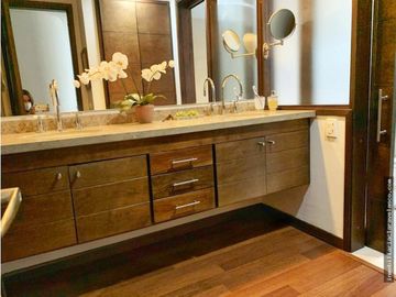 Se Vende Apartamento Grande Edificio Exclusivo La Castellana