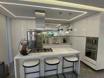 Casa en Venta Punto Sur con 4 habitaciones + Estudio