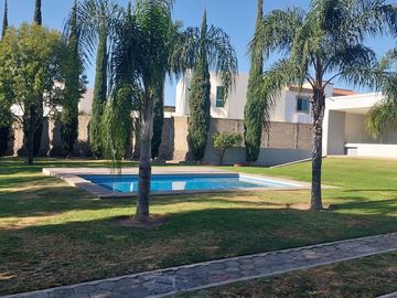 Casa en Venta Punto Sur con 4 habitaciones + Estudio