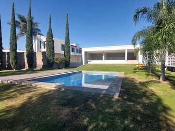 Casa en Venta Punto Sur con 4 habitaciones + Estudio