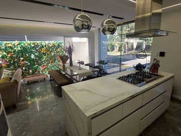 Casa en Venta Punto Sur con 4 habitaciones + Estudio