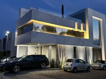 Casa en Venta Punto Sur con 4 habitaciones + Estudio