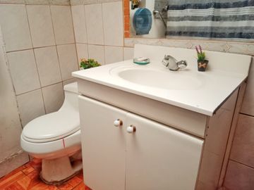 TERRENO PLANO CON CASA PARA REMODELAR CERCA PLAN