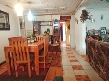 TERRENO PLANO CON CASA PARA REMODELAR CERCA PLAN