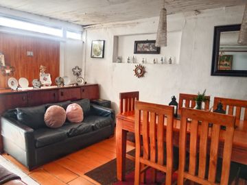 TERRENO PLANO CON CASA PARA REMODELAR CERCA PLAN