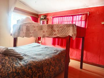 TERRENO PLANO CON CASA PARA REMODELAR CERCA PLAN