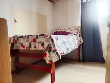 TERRENO PLANO CON CASA PARA REMODELAR CERCA PLAN