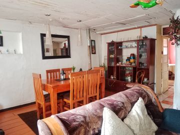 TERRENO PLANO CON CASA PARA REMODELAR CERCA PLAN
