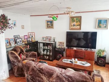 TERRENO PLANO CON CASA PARA REMODELAR CERCA PLAN