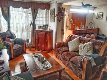 TERRENO PLANO CON CASA PARA REMODELAR CERCA PLAN