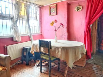 TERRENO PLANO CON CASA PARA REMODELAR CERCA PLAN