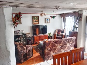 TERRENO PLANO CON CASA PARA REMODELAR CERCA PLAN