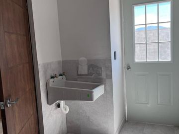 Casa en venta en fraccionamiento al norte de Saltillo, Fracc. Casa de Piedra