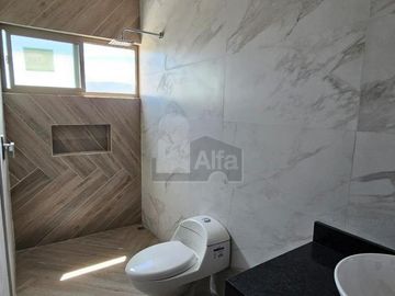 Casa en venta en fraccionamiento al norte de Saltillo, Fracc. Casa de Piedra