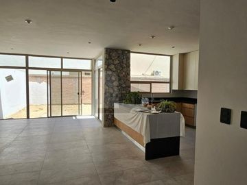 Casa en venta en fraccionamiento al norte de Saltillo, Fracc. Casa de Piedra
